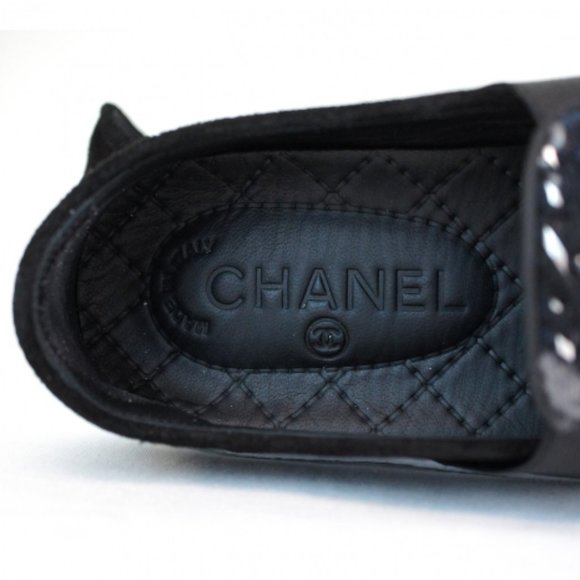 CHANEL Black and White Tweed Sneakers - Picture 13 of 14